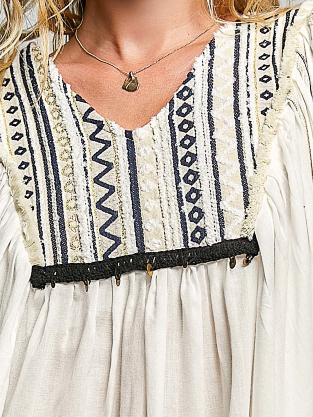🎉 POL “ CYNTHIA “ POL PONCHO SYTLE TOP WITH EMBROIDERY DETAIL 26 - Picture 8 of 9